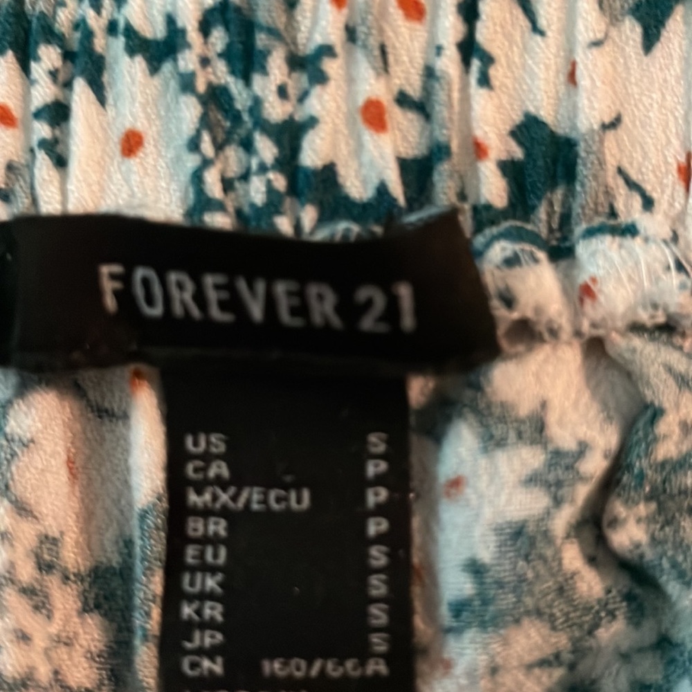 EUC - Forever 21 - green and white floral skort - juniors size Small. - Picture 4 of 7
